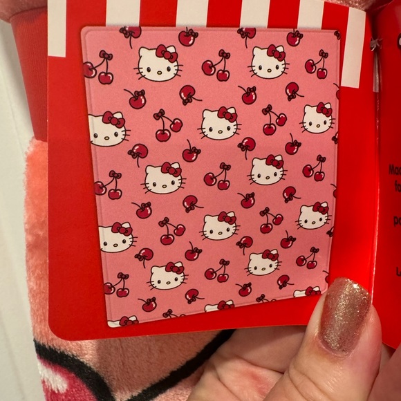 Hello Kitty Cherry Throw 🍒🍒 - Picture 5 of 6